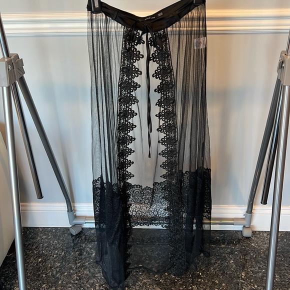 Sheer Maxi skirt. - Picture 4 of 7